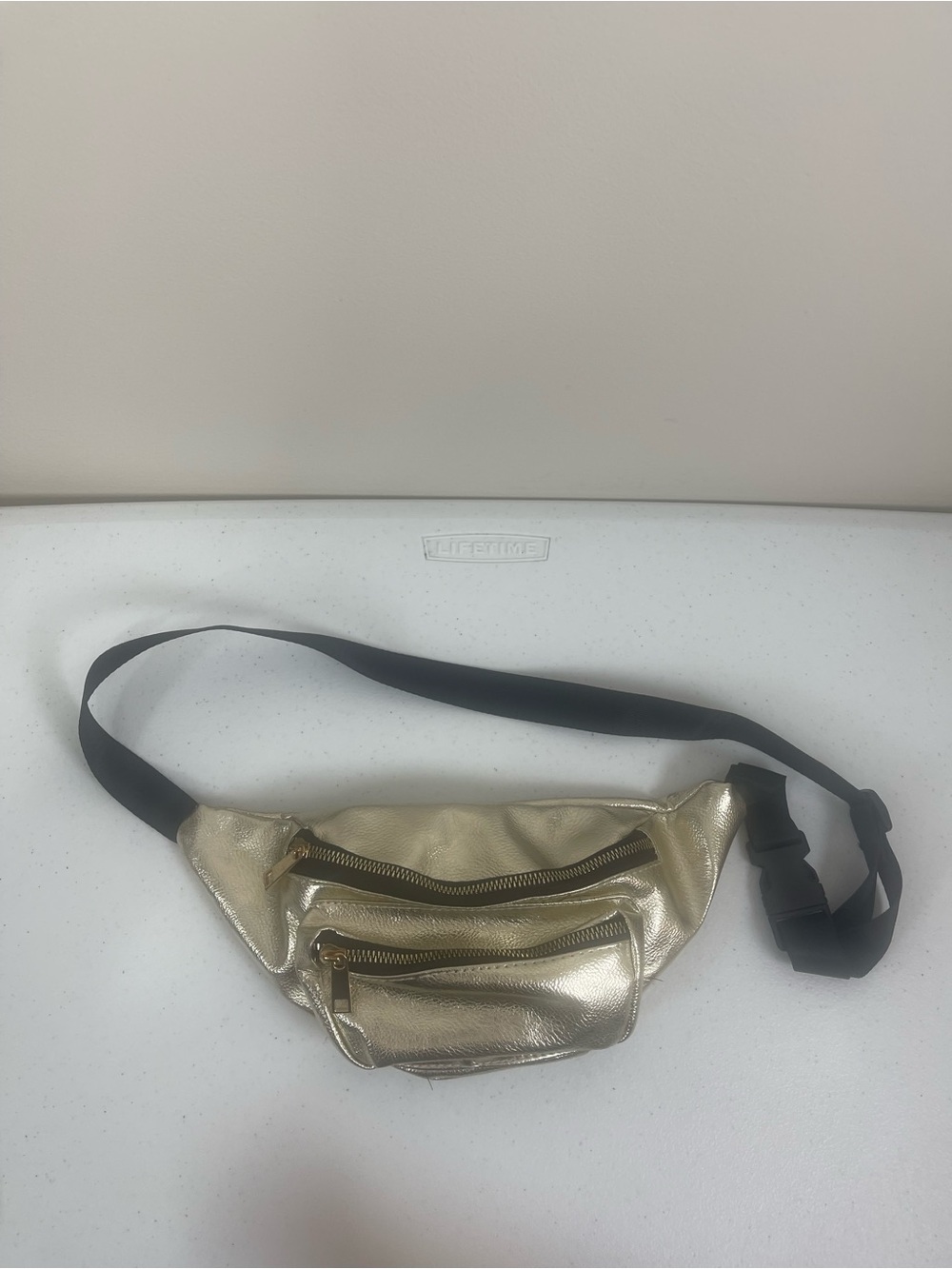 Source Unknown Gold Metallic Crossbody Fanny Pack